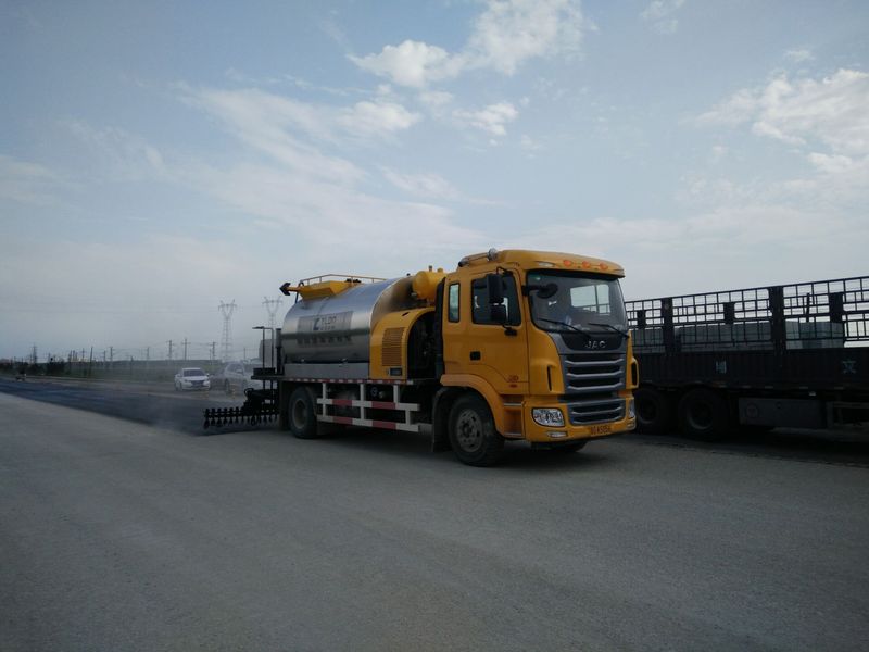 沥青洒布车型号0845，，，，，松科高速白城施工